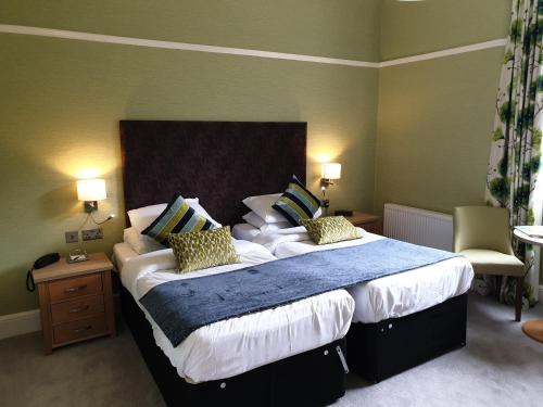 Double or Twin Room image 7