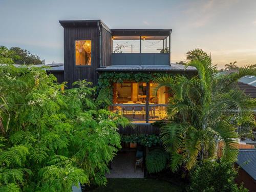 The Beach Abode with Roof Top Garden