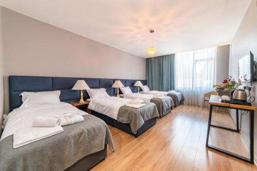 2 double beds