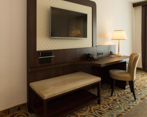 Double or Twin Room image 5