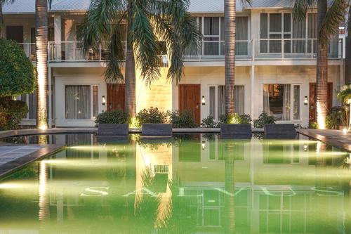 The Narayana Sanctuary - Luxe Poolside Suites by SALVUS