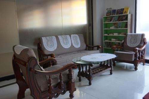 Kings Cross Residency near Ashtalakshmi Templom