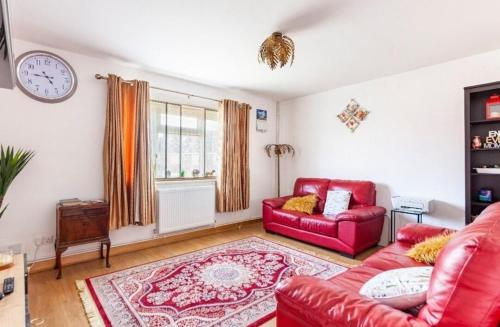 Inviting 2-Bed Apartment in Hounslow