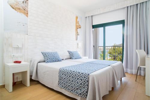 Camera twin, balcone