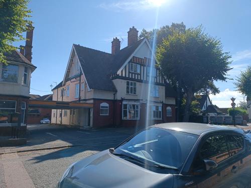 Train station studios /Parking Train station studios /Parking