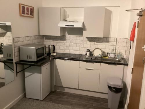 Train station studios /Parking Train station studios /Parking