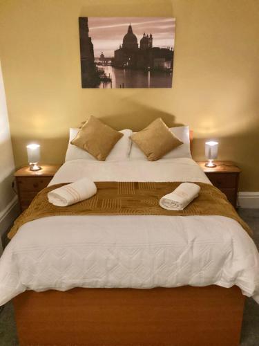 Train station studios /Parking Train station studios /Parking