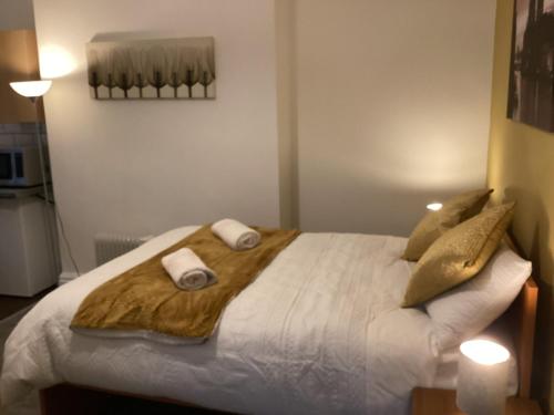 Train station studios /Parking Train station studios /Parking