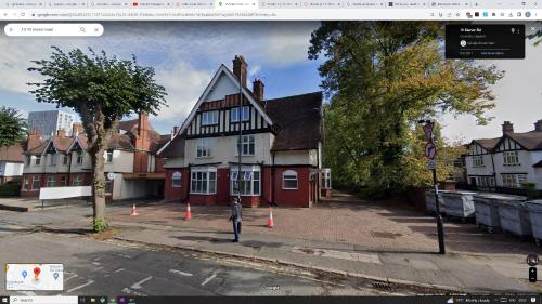 Train station studios /Parking Train station studios /Parking