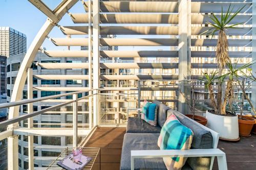 Luxury Loft in the CBD with Outdoor Living - image 5
