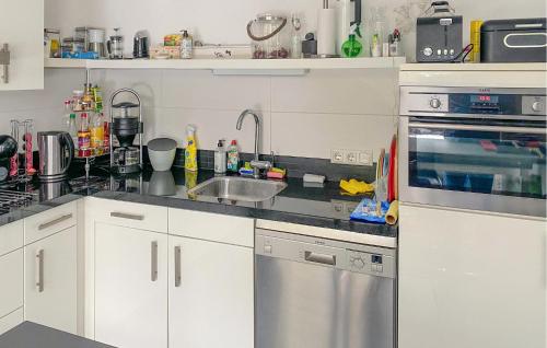 Kitchen, Stunning Home In Eext With Wifi And 3 Bedrooms in Verspreide huizen Eext