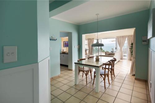 'Harbour Views' - 2 bedroom sleeps 4 with private pool and large veranda! - image 5