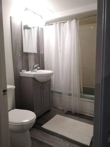 Comfortable 2-bedroom, private kitchen and bathroom - Apartment - Montréal