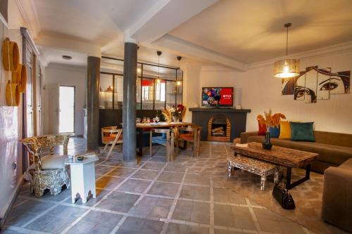Villa Cosy Piscine Proche centre-ville 4 suites - Tap to explore photos
