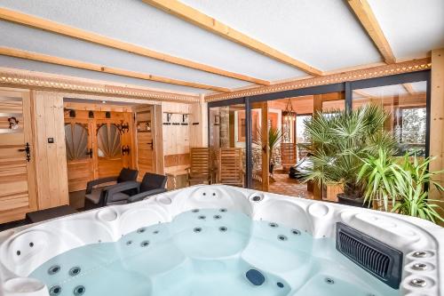 Willa Pod Orłem Jacuzzi Sauna (Willa Pod Orlem Jacuzzi Sauna) in Koscielisko