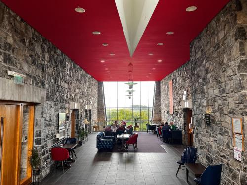 ล็อบบี้, Knock House Hotel in เมย์โอ