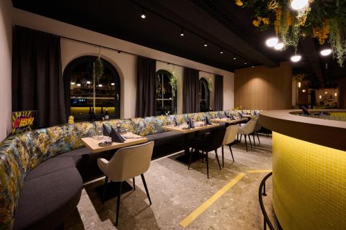 Restaurant, Boutique House happYellow Saalbach in Saalbach