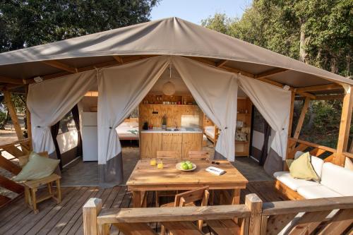 Tent Deluxe Lodge