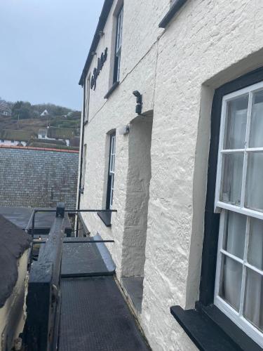 Cadgwith Cove Inn - image 7