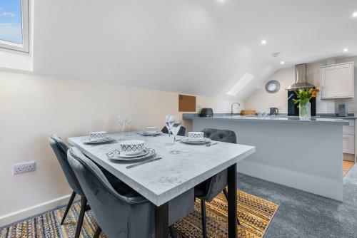 Iekārtas, Luxury Apartment in Stockton w/ Wifi, sleeps 4 in Longičingtona