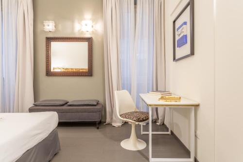 Spanish Steps DeLuxe Apartment - image 14