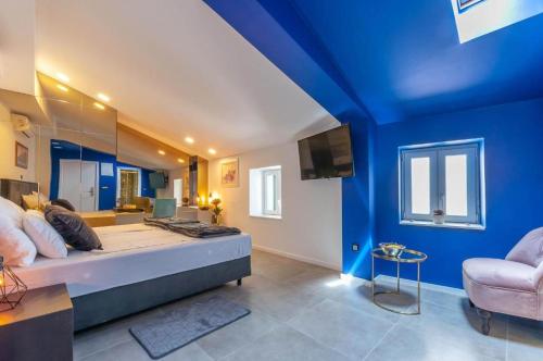 Shared lounge/TV area, X Boutique Marinac Studio Apartments & Rooms in Sibenik