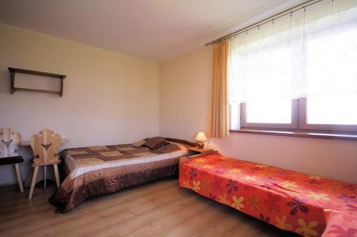 1 double bed, 2 twin beds