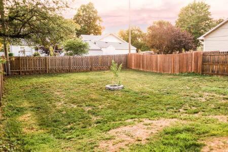 4bd 2b 10gst Fenced Yard NEW Spacious Retreat