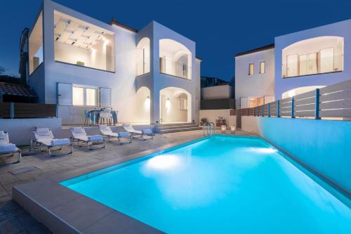 Modern Zante Villa - Private Pool - 2 Bedrooms & Bathrooms - Villa Tsilivi - Resort Centre Location - Location, gîte - Tsilivi