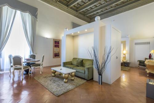 Facilities, Palazzo Caracciolo Naples near Museo del Tesoro di San Gennaro