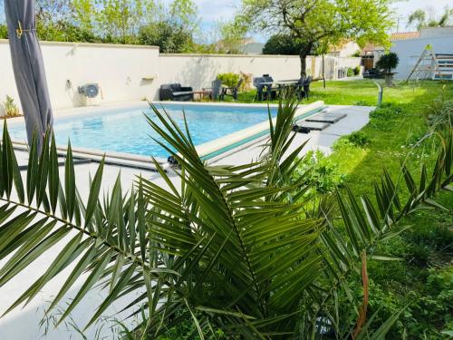 Villa proche centre ville La Rochelle avec piscine chauffée