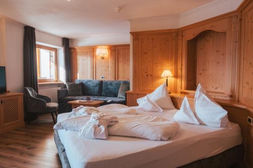 Parkhotel Holzerhof Room Type - Junior Suite