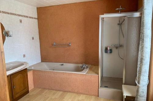 ALSACE GITE 5 PERSONNES - 3 CHAMBRES - 2 SDB in Buhl