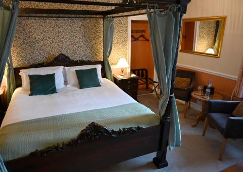 Double Room with Four Poster Bed