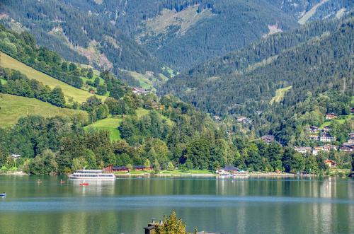  Alpin & Seeresort Penthouse 18 - by Alpen Apartments in Zell am See