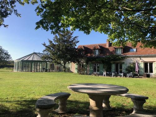 Domaine de la Haute Justerie - piscine & billard à l’orée des bois - Loire Valley (Domaine de la Haute Justerie - piscine & billard a l’oree des bois - Loire Valley) in Luynes