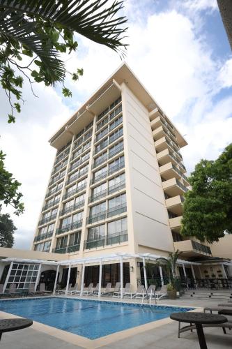 . Courtleigh Hotel & Suites