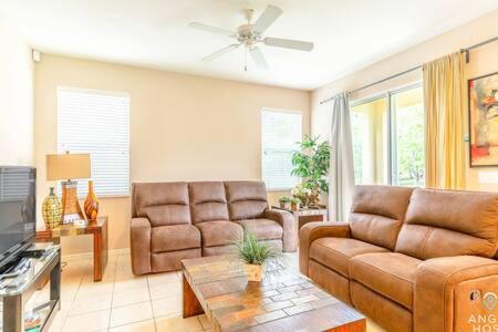 Lakeside Home Perfect for Family Stay Near Disney! - image 13