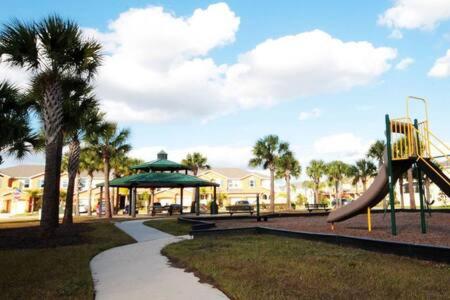 Lakeside Home Perfect for Family Stay Near Disney! - image 14