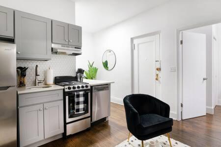 91-2A Stylish 3BR 2Bth with W D in New York, USA