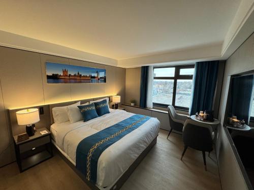Ly New York Hotel in College Point, USA