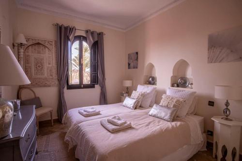Dar Ines - Palmeraie, 250m2, pool, patio, terrace - Tap to explore photos
