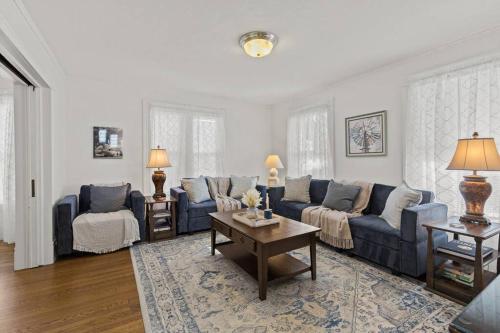 Prime West Hartford Center Location- Historic Gem in West Hartford, USA