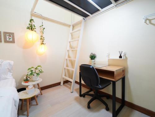 room detail thumbnail 2