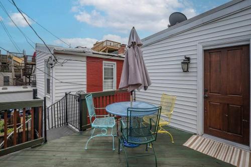 Johns Hopkins Historic Renovated home - Fells Point! in Baltimore, USA