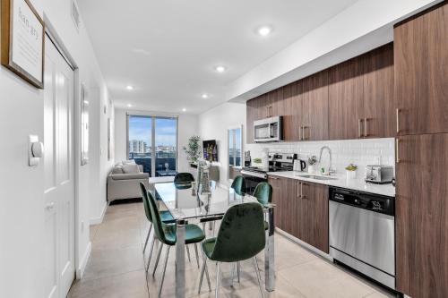 Gorgeous 3-Bed Retreat Mins from Bayside and Parking in Miami, USA