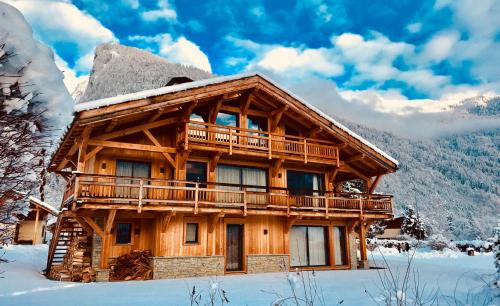 Chalet de 4 chambres a Samoens a 700 m des pistes avec jacuzzi jardin amenage et wifi - Location, gîte - Samoëns