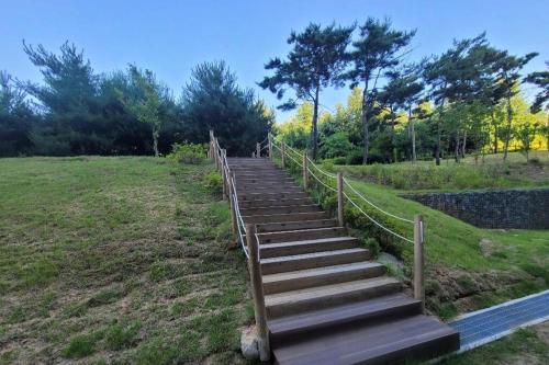 Relax-편안한영화관,130인치대형스크린,넷플,디즈니플러스,넓은객실,장기숙박추천 - Фото 2