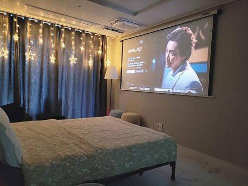 Relax-편안한영화관,130인치대형스크린,넷플,디즈니플러스,넓은객실,장기숙박추천 - Фото 4