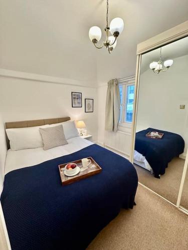 2 bed chic vintage flat at Bayswater, Лондон (фото 3)